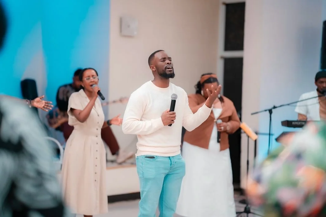 CrossPointe Abundant Grace Worship Team leading worship